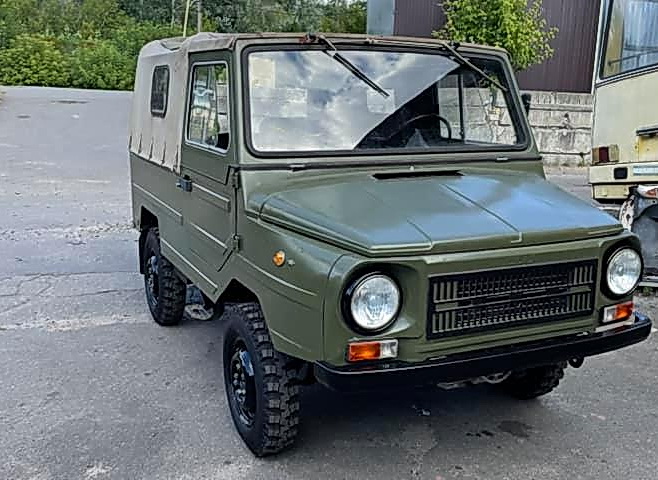 ЛАЗ наших олімпійців і кабріолет "Таврія": на OldCarLand покажуть перші українські авто